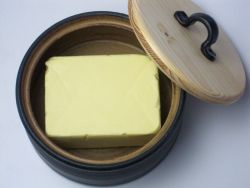 Butterdose (für normales Stück) mit Holzdeckel